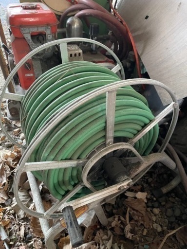 液肥噴射用高圧ホースとアルミ製リール