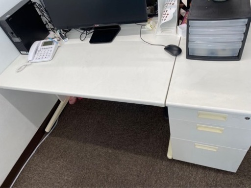オフィス家具　事務用平机と枠机セット