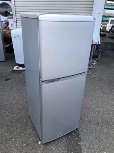 福岡市内配送設置無料　AQUA アクア AQR-141A-SB [冷蔵庫(137L・右開き）シルバーベーシック]