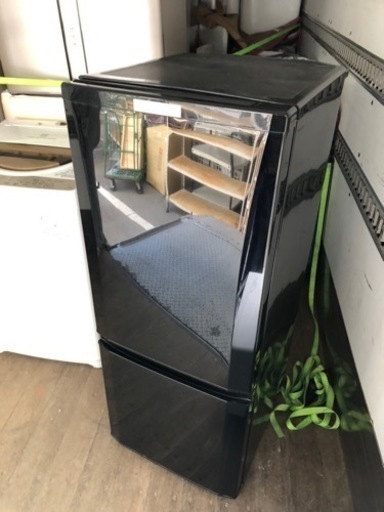 福岡市内配送設置無料　2018年式　三菱電機 MITSUBISHI ELECTRIC MR-P15D-B [冷蔵庫 （146L・右開き） 2ドア サファイアブラック