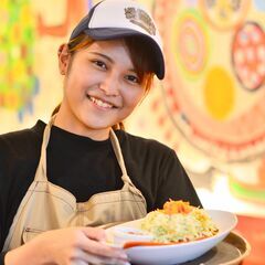 海を見渡せる絶景カフェ！「タコライスcafe きじむなぁ ウミカジテラス店」カフェスタッフの画像