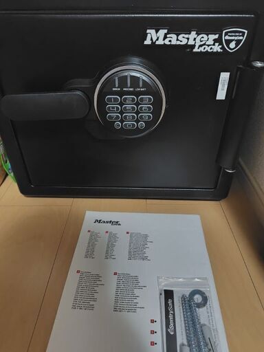 マスターロック　金庫　電子テンキー付き