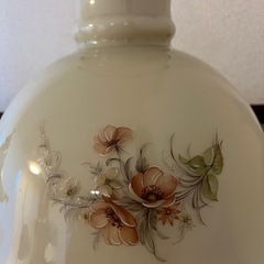 ヨーロッパのアンティーク　ミルクガラスのトールペイントのお花のランプ