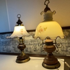 ヨーロッパのアンティーク　ミルクガラスのトールペイントのお花のランプ