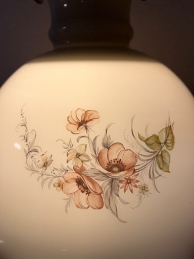 ヨーロッパのアンティーク ミルクガラスのトールペイントのお花のランプ