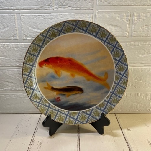 鯉 芸術品 お皿 インテリア 魚 置き台付き レット ブラック 花柄 置物 陶器