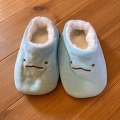 ④子ども室内シューズ　すみっコぐらし　18cmくらい