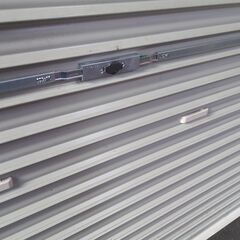 【最終処分値引き 25,000円】急遽！2月7日～12日　　2021年　3年程前に新規取付した　手動スチールシャッター　W2,650㎜　H2,950㎜　三和シャッター工業製　　令和6年2月7日～12日で　静岡県磐田市内　現地取り外し、搬出できる方にお譲りします！ 最終処分値引き 25,000円】急遽！2月7日～12日 2021年 3年程前に新規