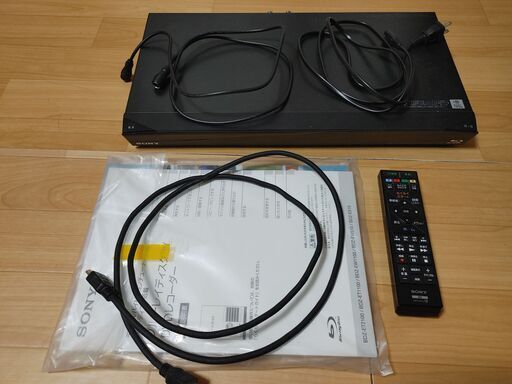 中古SONYブルーレイレコーダー2014年式ケーブル類、取扱説明書、リモコン付き