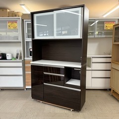 【超美品‼️】定価99,990円♪ 現行モデル ニトリ 120cm幅キッチンボード(アルミナ2 120KB) 食器棚 収納家具 艶あり木目調ダークブラウン♪