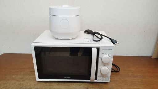 アイリスオーヤマ　700ｗ電子レンジ　　2合炊　炊飯器　　2020年