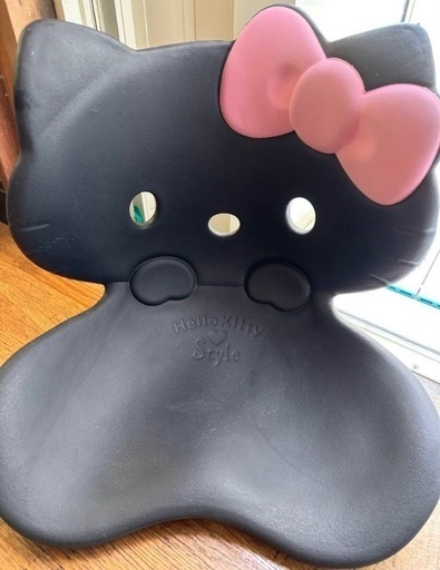 MTG  Style Hello Kitty 座椅子 2月半ばまでお取引