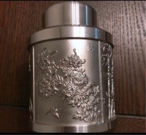 有名な（錫スズ）茶缶