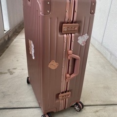 ピンク色　スーツケース