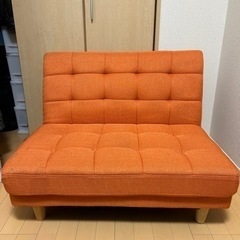 オレンジのソファーベッド！