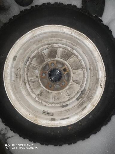１５インチ　6.5j 114.3　スパイクタイヤ　2本