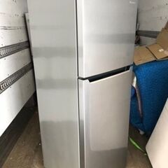 福岡市内配送設置無料 2019年式　ハイセンス 冷蔵庫 幅55cm 227L シルバー HR-B2302 2ドア 右開き 大容量冷蔵室174L 自動霜取り スリム