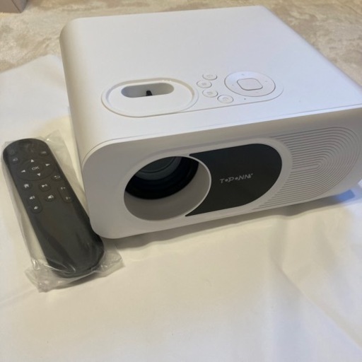 新品未使用 大画面で映画鑑賞しませんか？プロジェクター 家庭用 高輝度600ANSI 4K対応