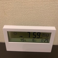 色々分かるクリア時計　目覚まし　日時　天気　湿度など