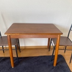 テーブルと椅子