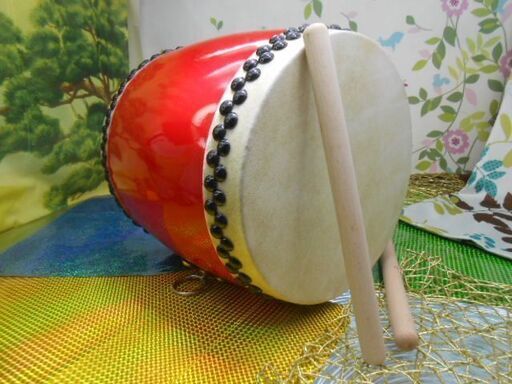 上位仕様新品 21.000円 R沖縄大太鼓30cmバチ二本付き 壮大で