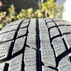 スタッドレスタイヤ 205/60R16