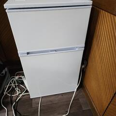 去年購入したばかりの白色冷蔵庫一人暮らし用