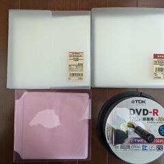 DVD- R 約25枚とCD ／ DVD ケース