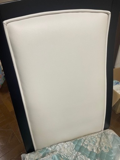 ダイニングテーブルと椅子6着セット保証付き