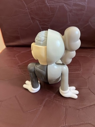 MEDICOM TOY (メディコムトイ) ×KAWS COMPANION Resting Place Vinyl Figure