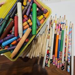 クレヨン　色鉛筆たくさん