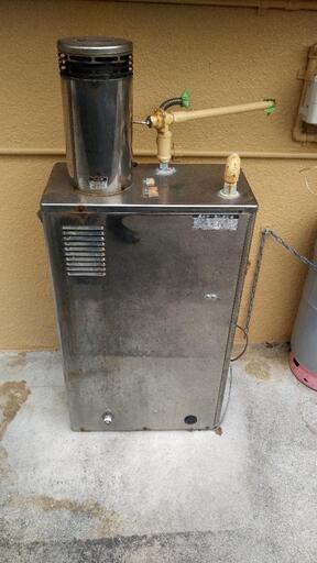 灯油ボイラー　湯沸し器　石油