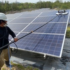 太陽光発電所のパネル洗浄はお任せ下さいの画像