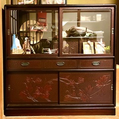 ★ 飾り戸棚　箪笥　収納家具　(鎌倉彫風) ☆ 飾り戸棚 箪笥 収納家具 (鎌倉彫風)
