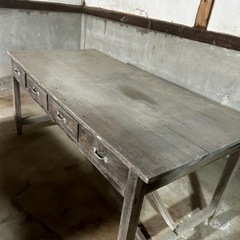古いテーブル