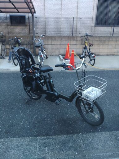 315お子様土日もと土足のままご試乗可能です。ブリヂストン、ヤマハ共同生産モデル、  安心の無料保証；点検サービス付きバカ良心的な中古電動自転車屋です。  　電動自転車・リサイクル専門店　　ご試乗をしてから、ご購入できます。  ️２０インチ、チャイルドシート、３人乗り、２人乗り、１人乗り、電動アシスト自転車  バカ良心的な電動自転車屋土日もお子様と土足のまま、ご試乗可能です。  後ろチャイルドシートをかごに変更して、１人乗りにもできます。  バッテリーは新品の９０％