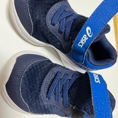 asics ジュニアスニカー　青