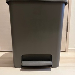 【0円】IKEA クノックラ ペダル式ゴミ箱25L