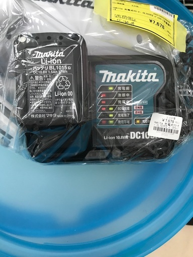 makita 充電式クリーナー　CL107Ｄ　バッテリー/充電器セット