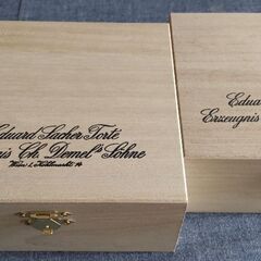 デメルの木箱とクラブハリエの紙製箱