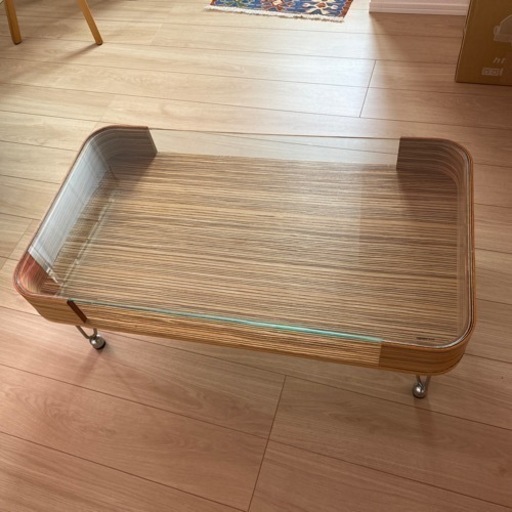 【値下げしました‼️】ガラス天板 ローテーブル/コレクションテーブル（幅90㎝）