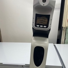 飲食店の自動体温計と自動アルコール