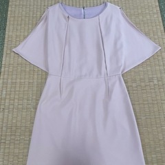 サーモンピンクカラーのドレス