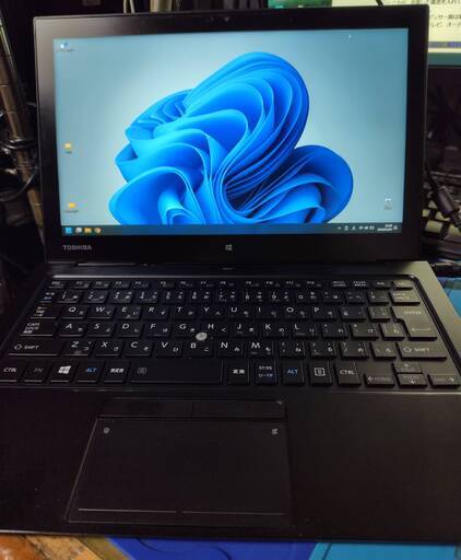 TOSHIBA　Ultra　BOOK　R82/A　訳アリ
