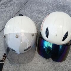 ヘルメット白2個