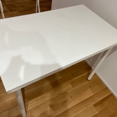 IKEAのデスク　ホワイト　ダイニングテーブル