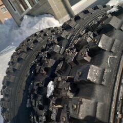 フルピン　スパイクタイヤ「希少タイヤ」タイヤ新品