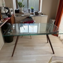 ガラスダイニングテーブル