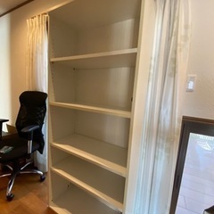 本棚、大きめです。