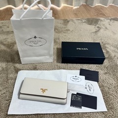 PRADA プラダ　長財布　新品未使用品　ホワイト